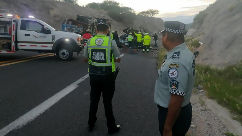 Photo of video | 16 morți și 36 de răniți după ce un autobuz s-a ciocnit cu un camion pe o autostradă
